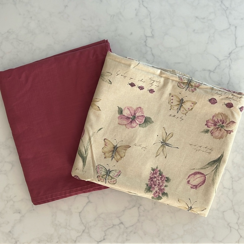Rectangular Mauve Tablecloth - Picture 5 of 7